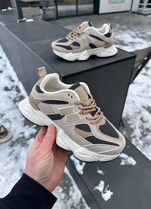 Женские кроссовки