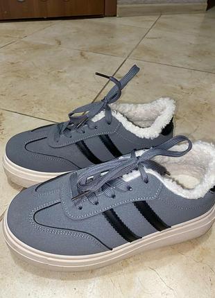 Теплі зимові кросівки