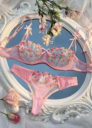 Будуарний  комплект мереживної білизни з вишивкою