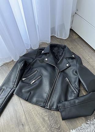 Косуха чорна коротка