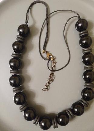 Стильне масивне намисто з чорними глянцевими намистинами