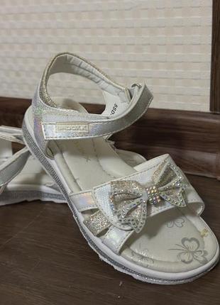 Відкриті босоніжки,сандалі