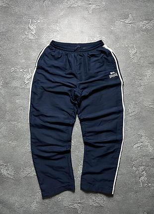 Спортивки нейлоновые спортивные штаны lonsdale лонсдейл биг лого большой логотип на лампасах l