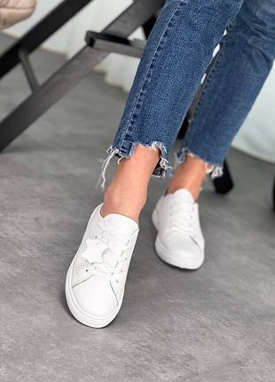 Стильні жіночі кеди з перфорацією у білому кольорі 😍