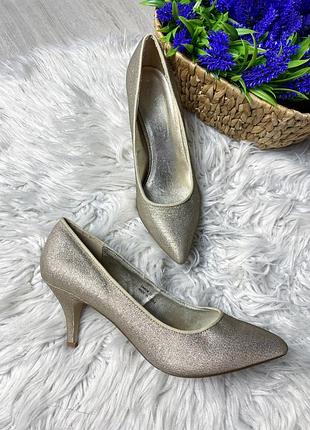 Золотисті туфлі  човники /лодочки блискітки на не високих підборах