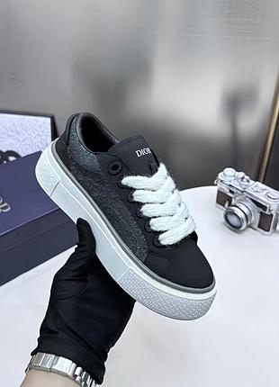 Кросівки , є всі розміри