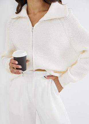 Красивий білий светр в рубчик на замку від primark
