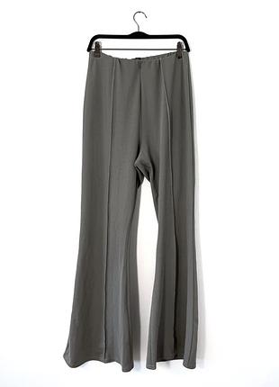 Серые брюки клеш в рубчик boohoo