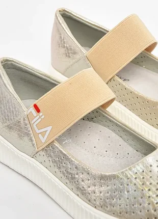 Блискучі туфлі з перфорацією 4