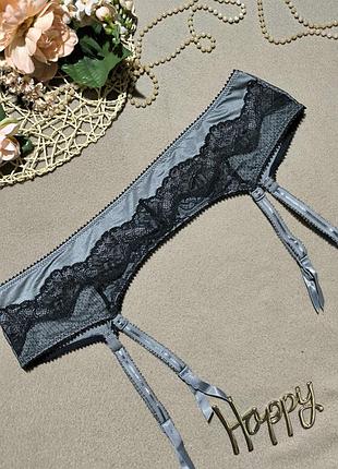 Вишуканий мереживний пояс для панчіх