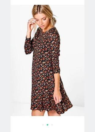 Трикотажне плаття з довгим рукавом та квітковим принтом. boohoo вільного крою