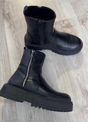 Чоботи весняні zara