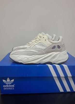 Жіночі кросівки адідас ізі буст 700, легкі дихаючі , виконані з нат матеріалів