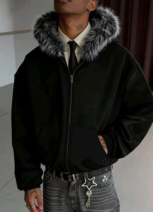 Мужская кофта с меховым капишоном