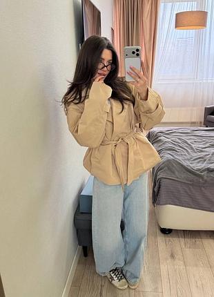 Вкорочений бежевий тренч
