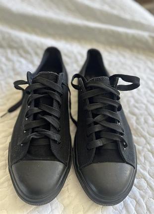 Чорні чоловічі кеди