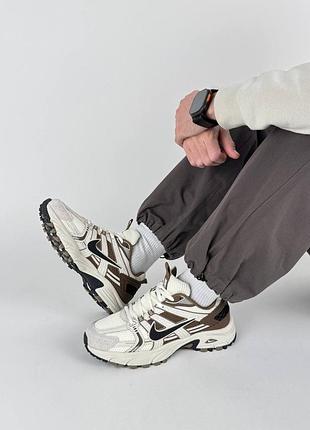 Nike v2k run beige brown 9