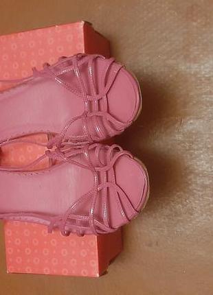 Продам женские босоножки