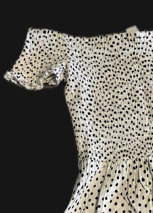 Сукня міді  xs - s / 34 оголені плечі, тримається добре на резинці; є виріз (починаючи трохи вище коліна і донизу)