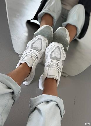 Жіночі кросівки