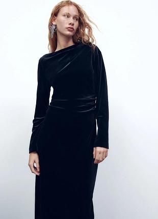 Бархатное черное платье с драпировкой от zara
