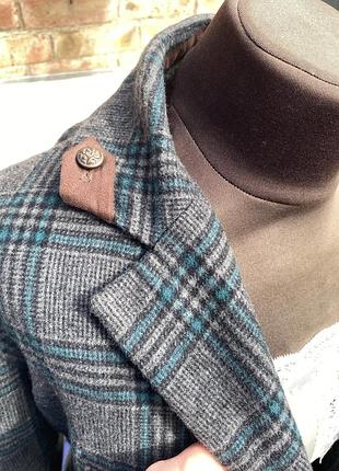 Напів вовняний жакет у вінтажному стилі