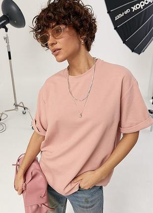 Однотонна футболка в рубчик вільного фасону