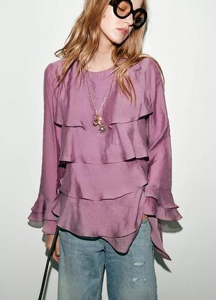 Топ с асимметричными воланами