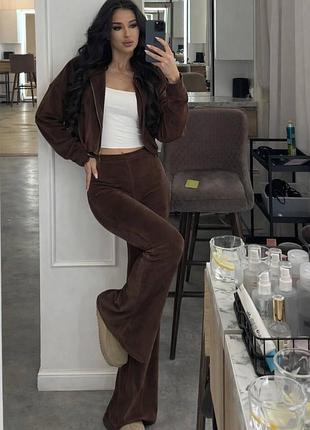 Идеальный к весне костюм тройка из кофты, топу - бандо и брюк