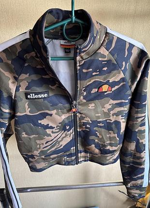 Спортивна камуфляжна кофта бренду ellesse