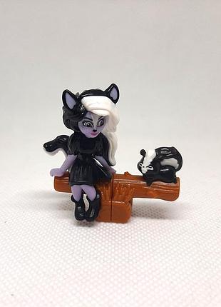 Игрушка kinder surprise enchantimals 2019 dv424 sage skunk and kaper сейдж сканк и капер