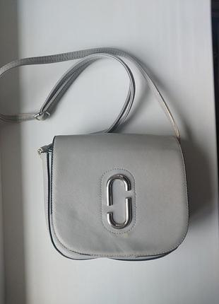 Женская сумка серого цвета