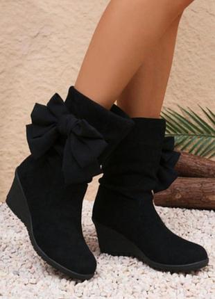 Ошатні замшеві чоботи на повну ніжку