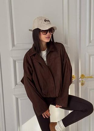 Бомбер паж актуальна и популярная вещь сезона весна 2026 дублированный и красиво держащая форму