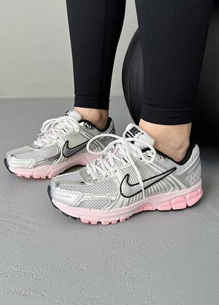 Женские кроссовки nike zoom vomero 5 silver/pink