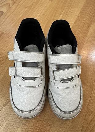 Кросівки adidas!