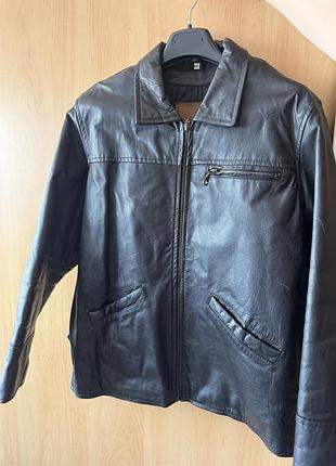 Класична чоловіча шкіряна куртка чорного кольору від бренду milan leather