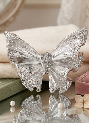 Брошка метелик з камінцями