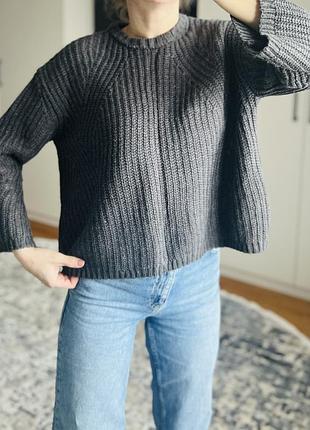 Светр жіночий