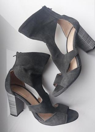 Женские босоножки