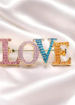 Брошка love з кольоровими стразами