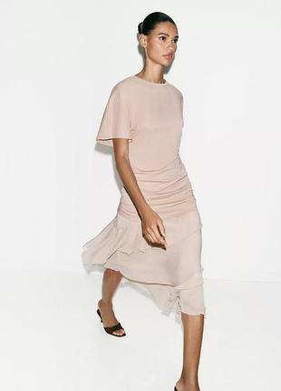 Блідо рожева сукня zara контрастна сукня з воланами zara міді сукня середньої довжини бавовняна сукня з бавовни нюдова сукня бежева асиметрична сукня