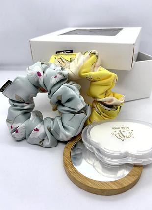 🌷 подарунковий набір аксесуарів: 2 скранчі ручної роботи + бамбукове дзеркальце + мило-пелюстки