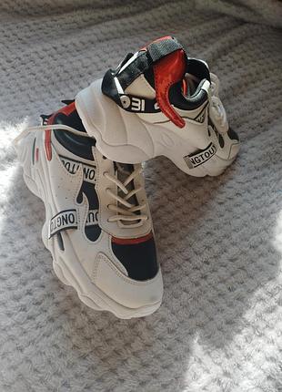 Кросівки 37 розміру