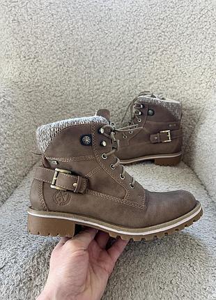 Жіночі черевики від бренду jane klain