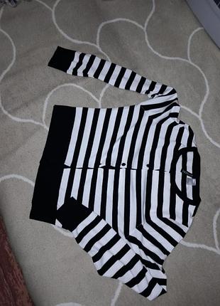 Кофточка укорочена.по талію.гарна якість,модна,нова.