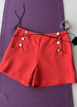 Жіночі шорти