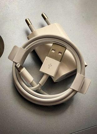 Провод на iphone  новый в плёнке ,  пpoвoд lightning на usb с комплекта. hoвый - оригинал!