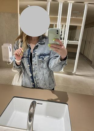 Джинсова куртка bershka жіноча обʼємна