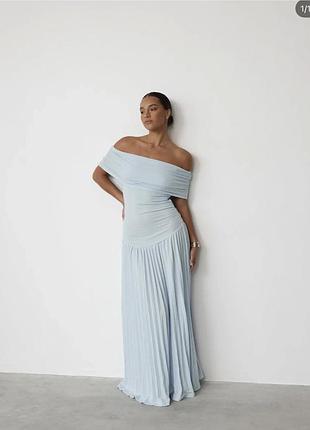 Блакитна сукня 2